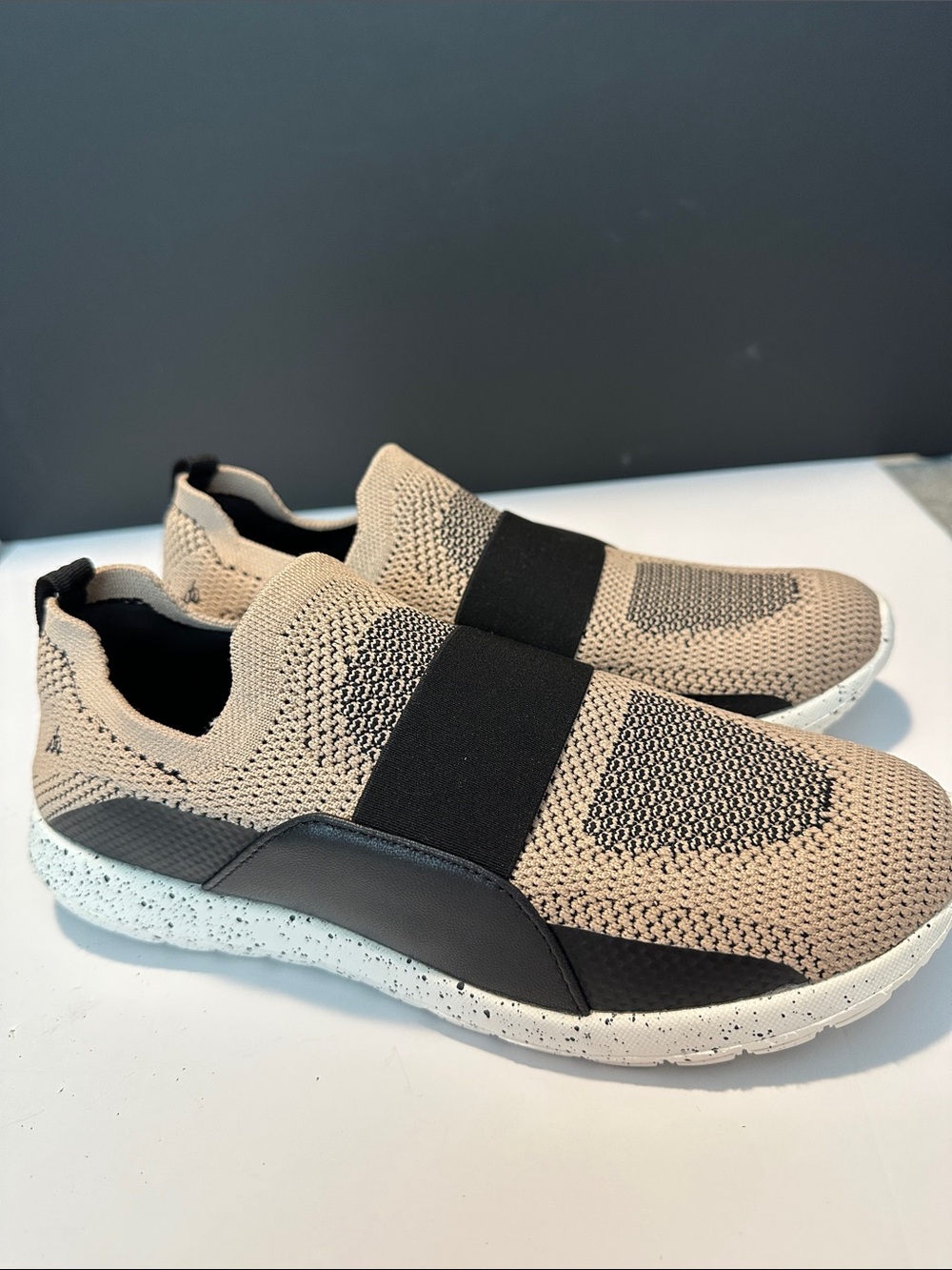 bernie mev. Slip-On Knit Athletic Sneakers in Tan with Black Strap - 40